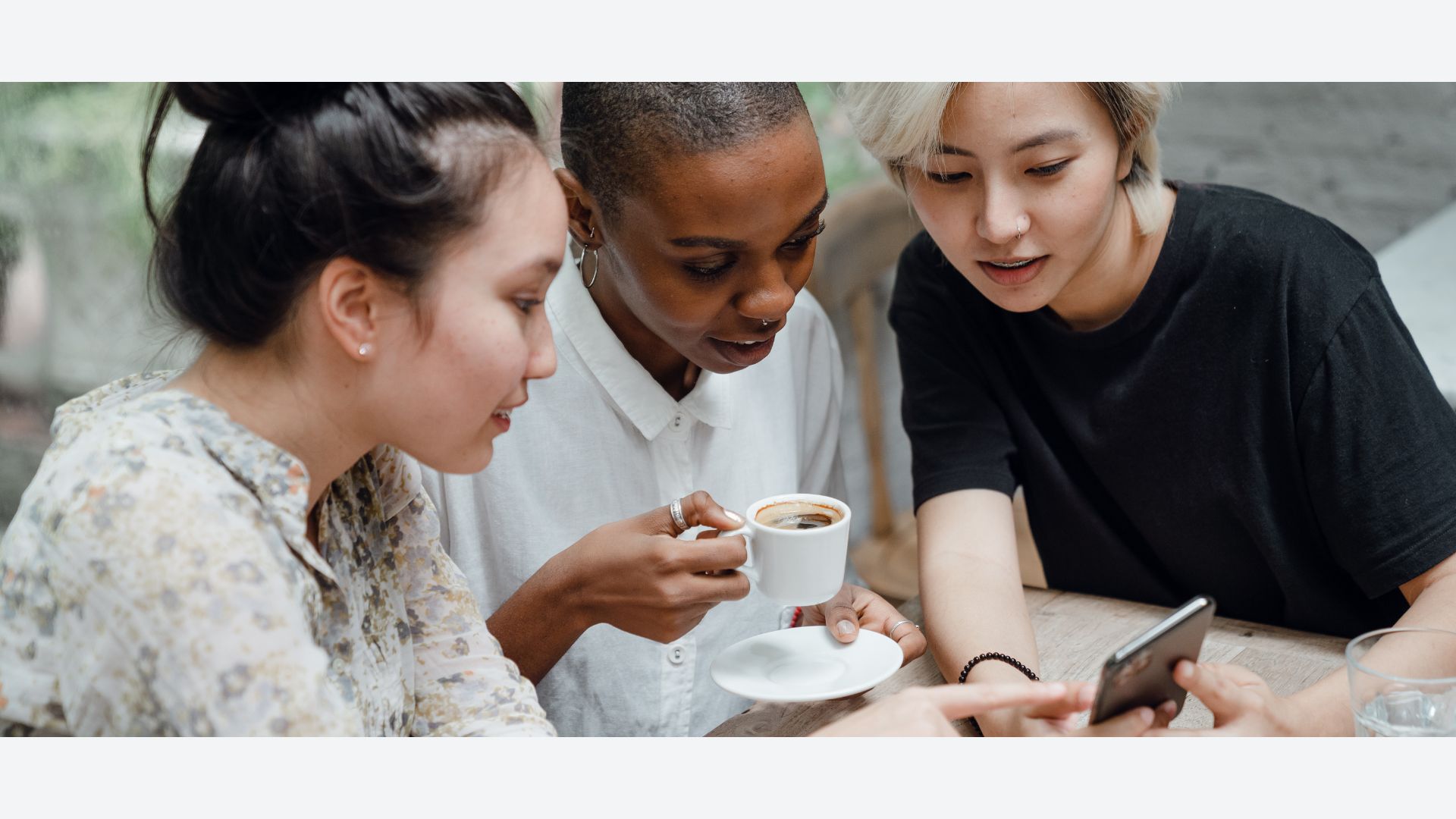 5 Social Media Habits You Should Leave Behind in 2025